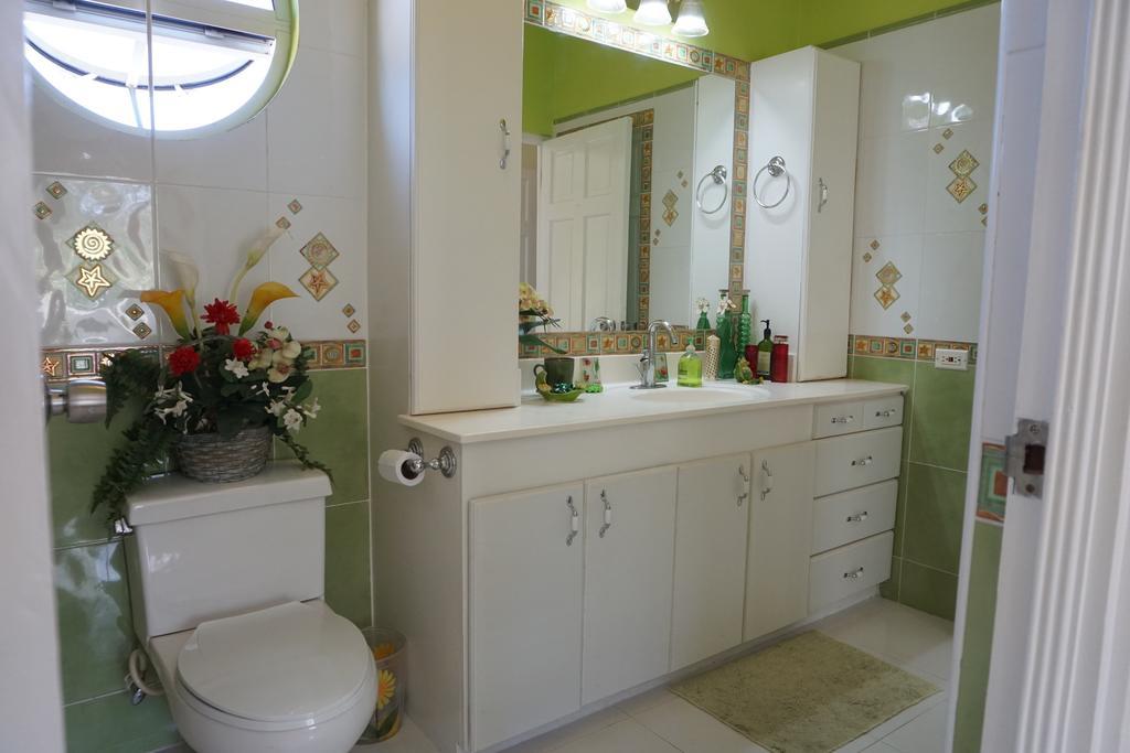 Apartamento Spectacular Ocean View Retreat Saint James Exterior foto