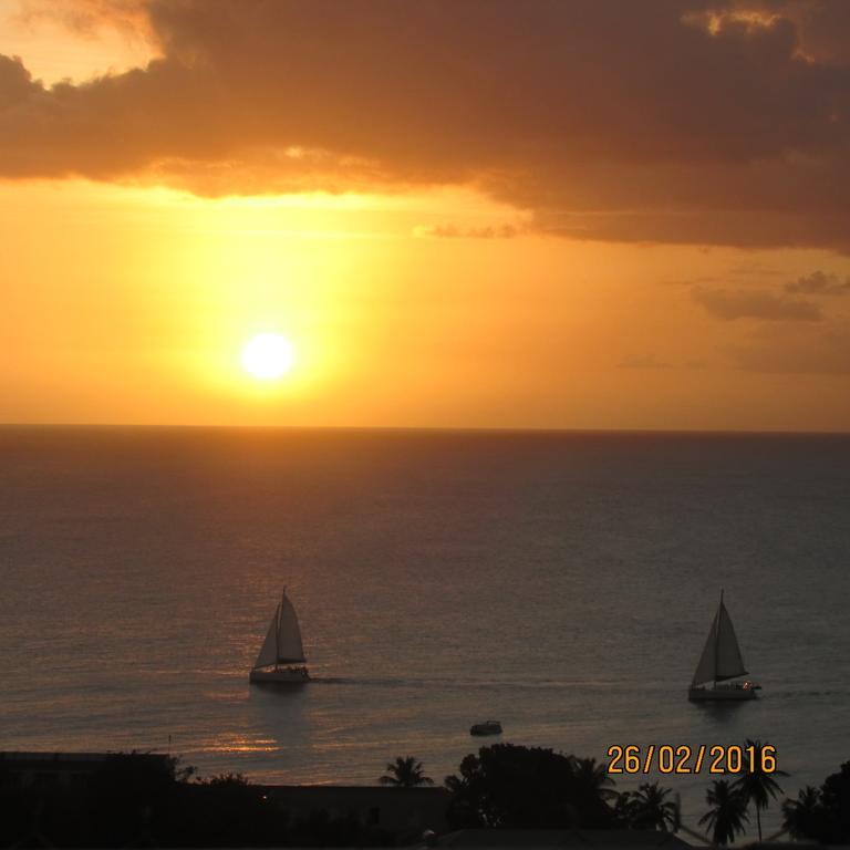 Apartamento Spectacular Ocean View Retreat Saint James Exterior foto